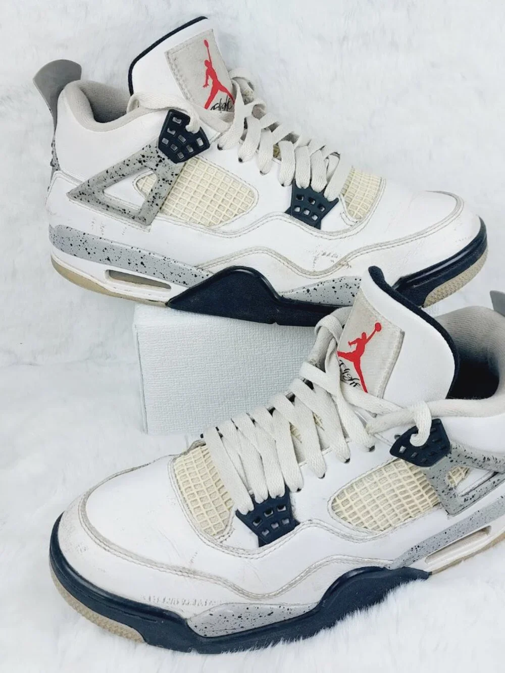 Jordan Men's White Cement Black Air Jordan 4 Retro Leather Sneaker Size 9.5 - Picture 2 of 8
